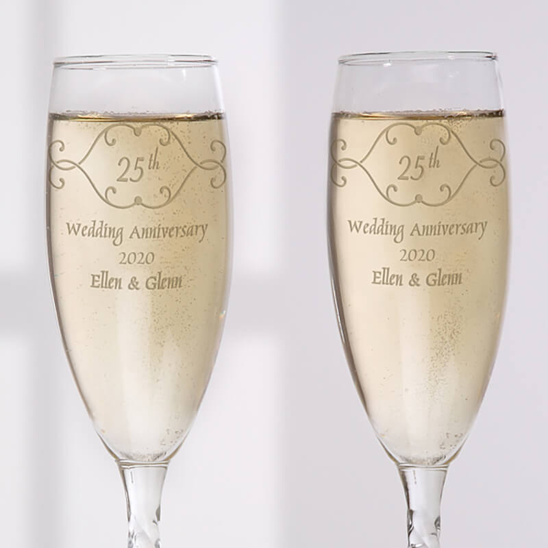 Personalize toast champagne flutes