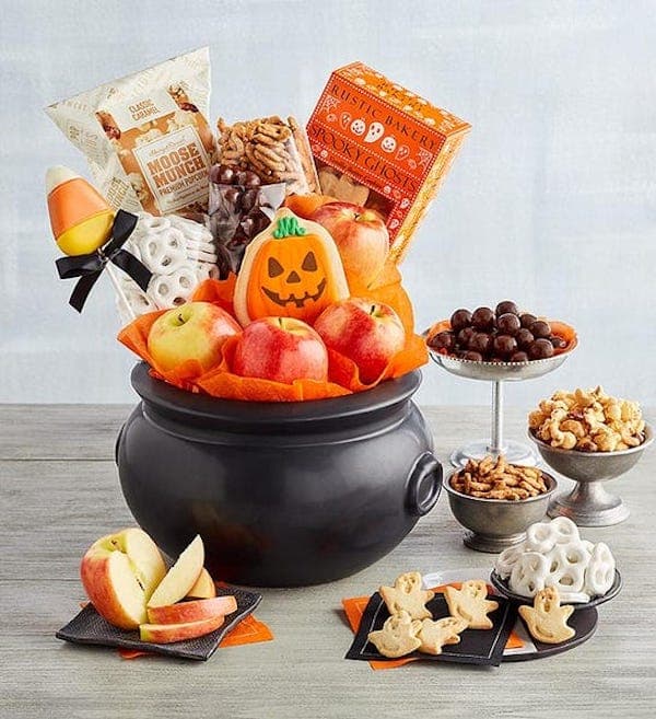 7 Best Halloween Gift Baskets For All Ages Image 1