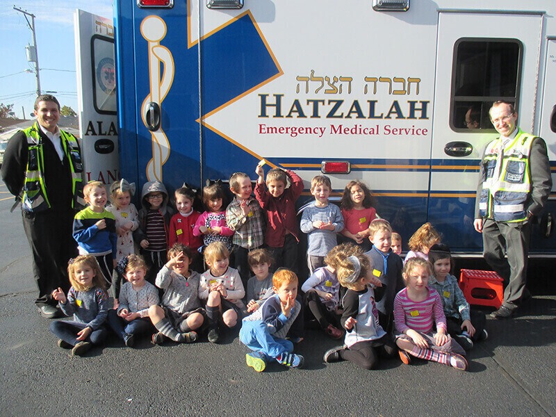 Hatzalah Chicago with kids and volunteers