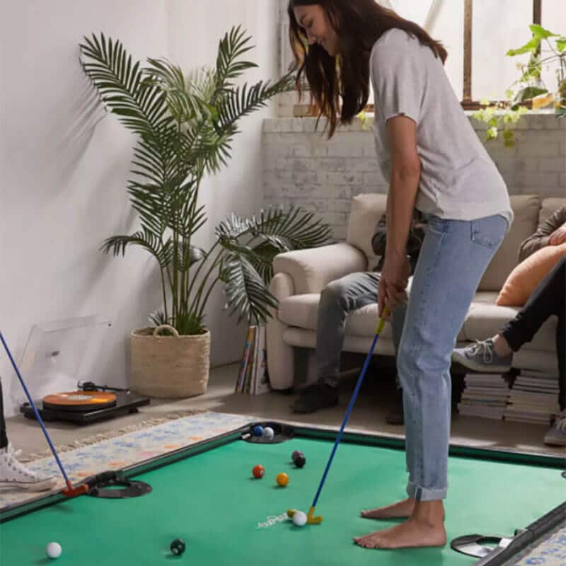 Mini golf balls table