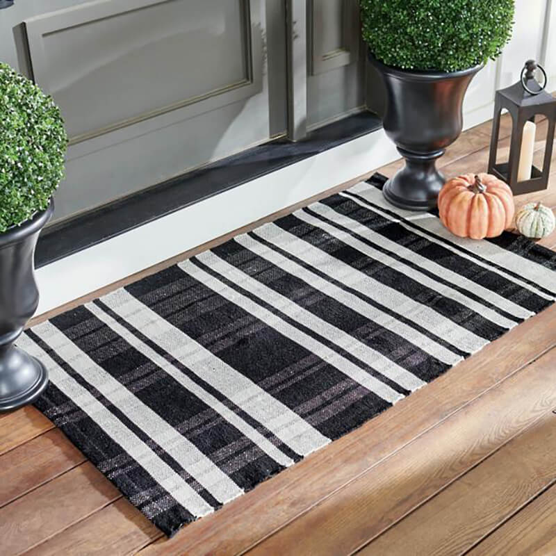 Hand-woven, indoor/outdoor rug